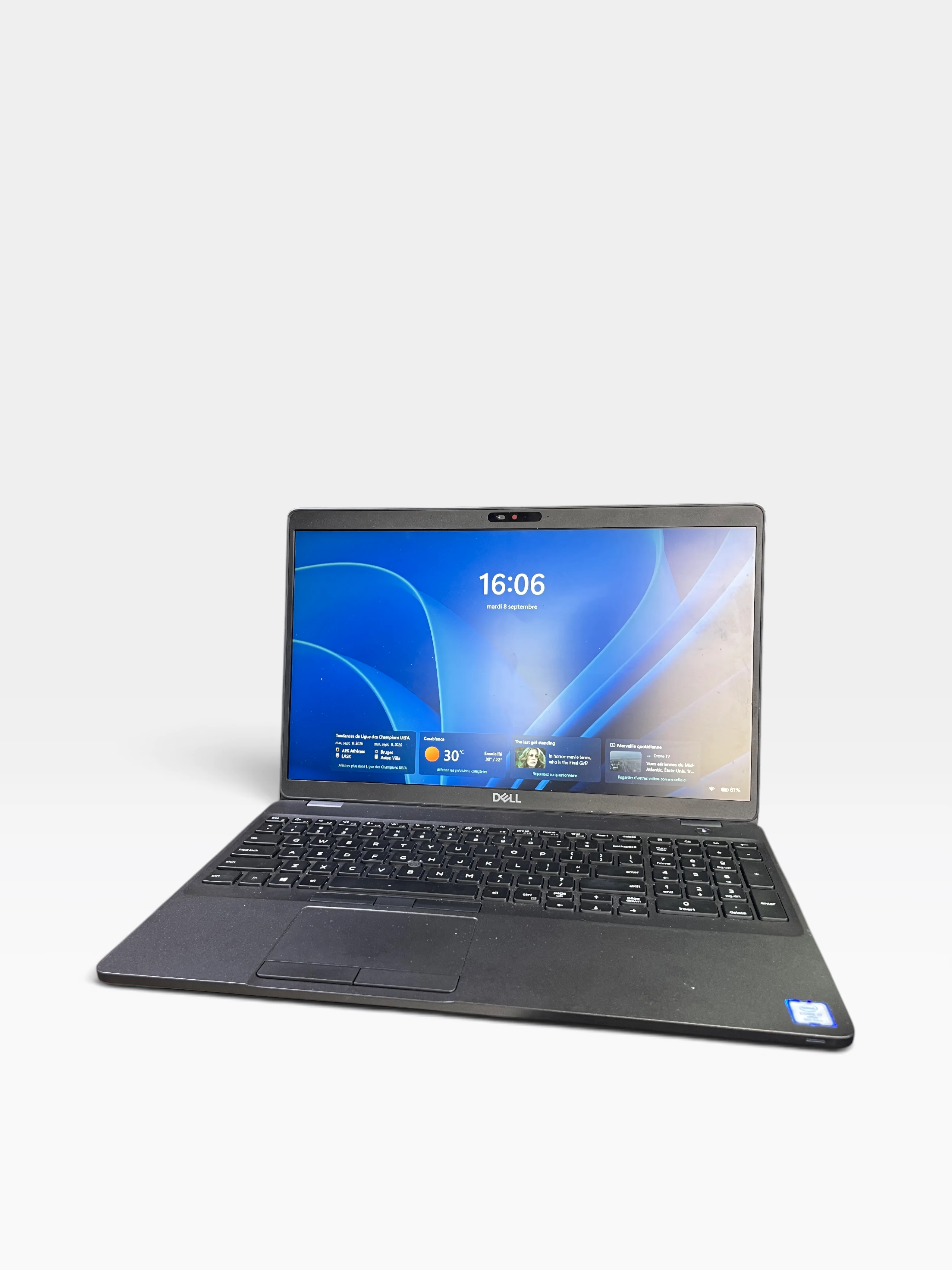Dell Latitude 5500 i5 8ème Gen 8Go 256Go SSD - vue de trois quarts, photo réelle en boutique
